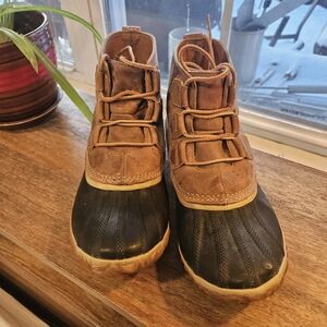 Sorel Women's Tan and Black Out N About Boot